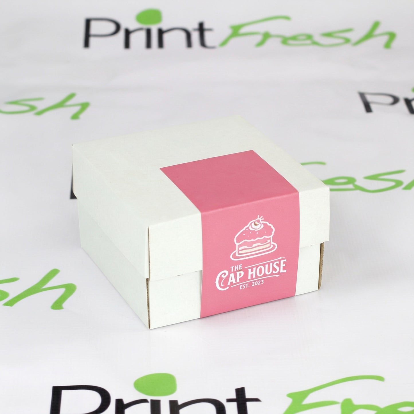 200 Cajas Blancas de Carton Micro Corrugado con Sticker de Cierre. Medidas: 13x13x8cm.