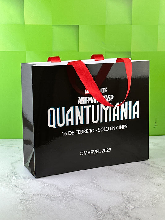 Ciento de Bolsas Boutique con Vinil Adhesivo Medidas: 34x22x8 cm