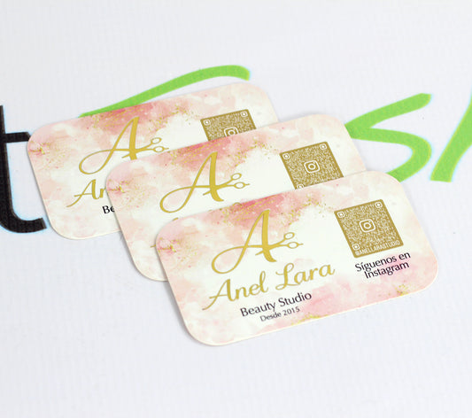 Tarjetas de Presentación Premium con Foil Medidas: 3x2 pulgadas.