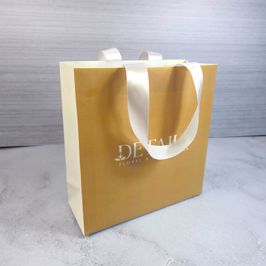 Ciento de Bolsa Impresa Tipo Boutique Cuadrada Medidas: 23x24x9 cm