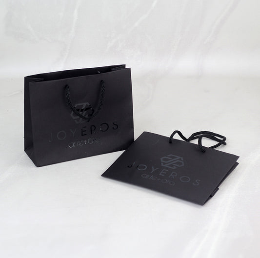 100 Bolsas Premium Cartulina Fina más Vinil de Corte. Medidas:17x14x6 cm.