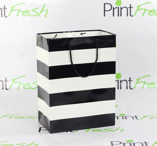 100 Bolsas Boutique Premium. Laminadas Mate o Brillante. Medidas: 26x35x15 cm.