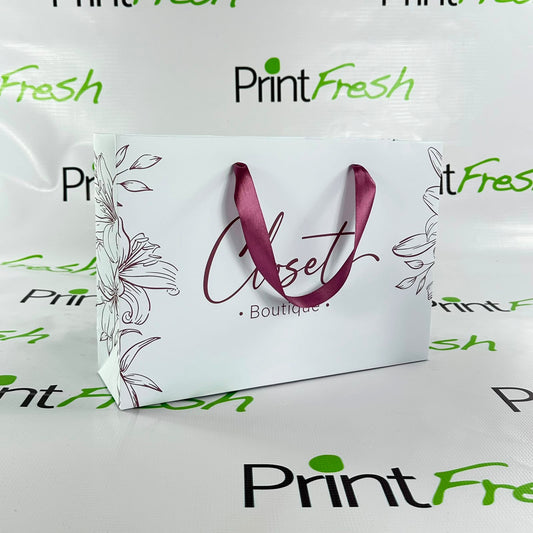 100 Bolsas Boutique Finas en Opalina 240g. Acabado Mate Medidas: 36x25x10 cm.