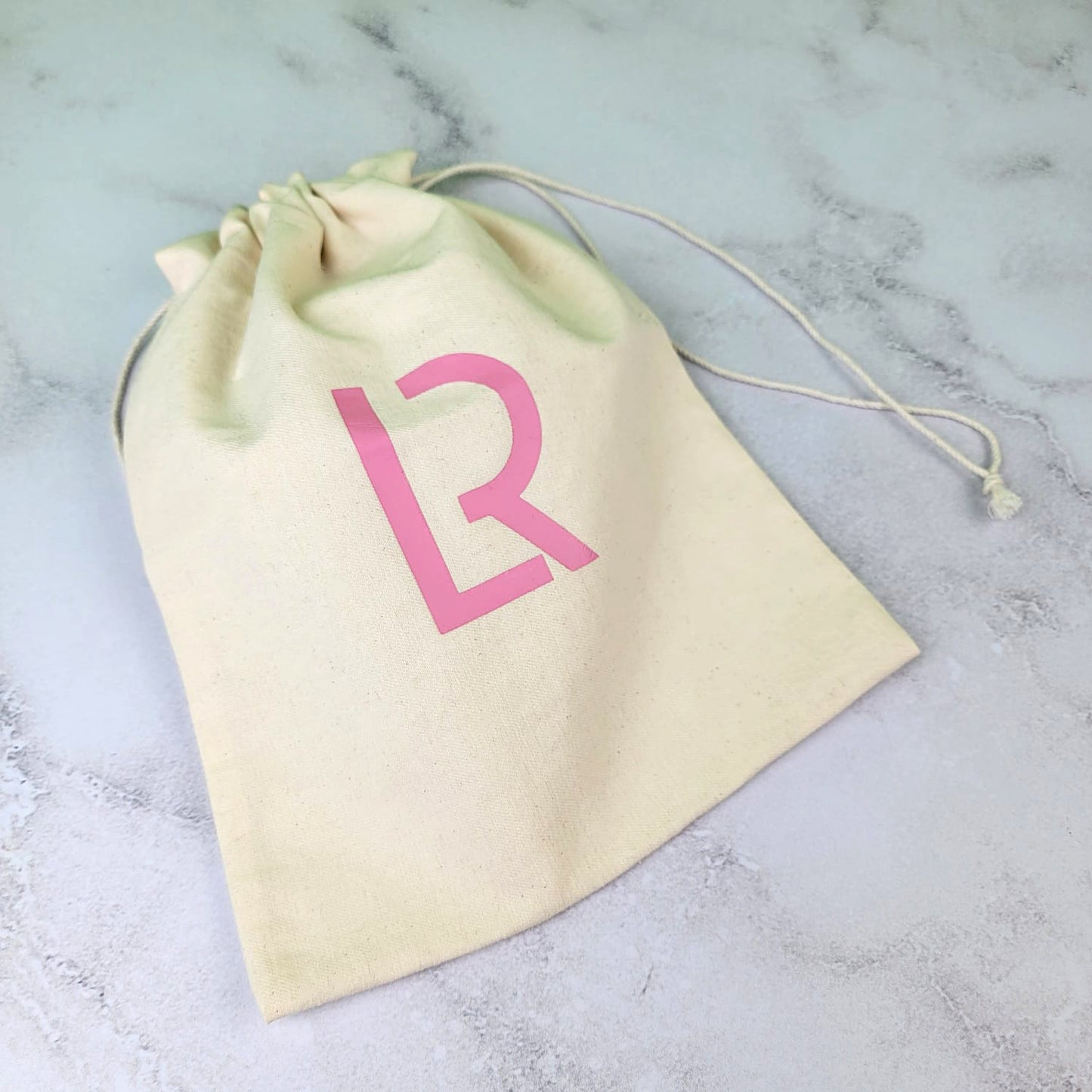 25 Bolsas de Tela para Joyería con DTF o Sublimadas Medidas: 20×18 cm