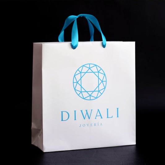 Ciento de Bolsa Impresa Tipo Boutique Cuadrada Medidas: 23x24x9 cm