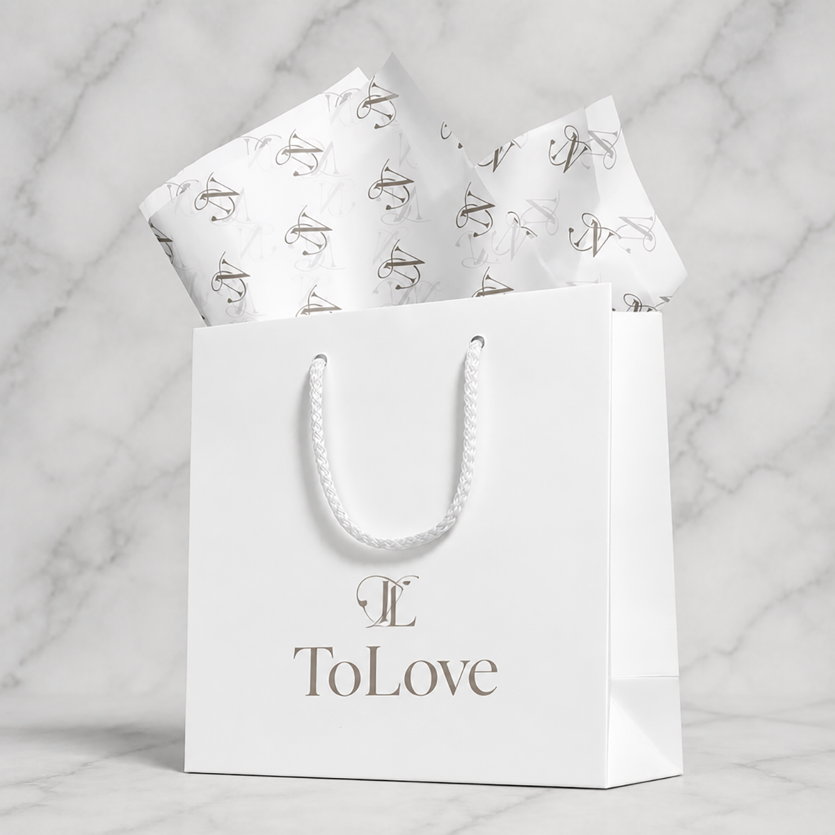 Ciento de Bolsas Boutique Impresas con Logotipo. Medidas: 25x21x12cm.