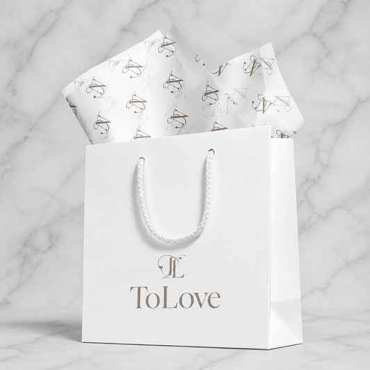 Ciento de Bolsas Boutique Impresas con Logotipo. Medidas: 25x21x12cm.