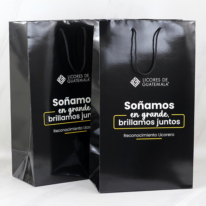 Ciento de Bolsas Boutique Premium, laminadas Tamaño: 26x45x16cm.