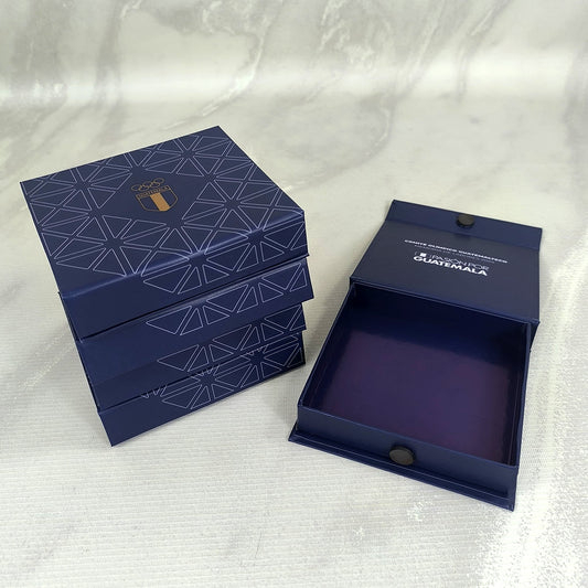 12 Cajas Rígidas Tipo Cofre con Imán en Cierre Medidas: 14x13x3 CM
