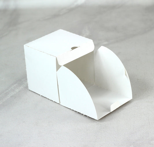 Ciento de Cajas Cuadradas con Apertura Tipo Bisagra, Medidas: 8.5x8x8.5 cm.