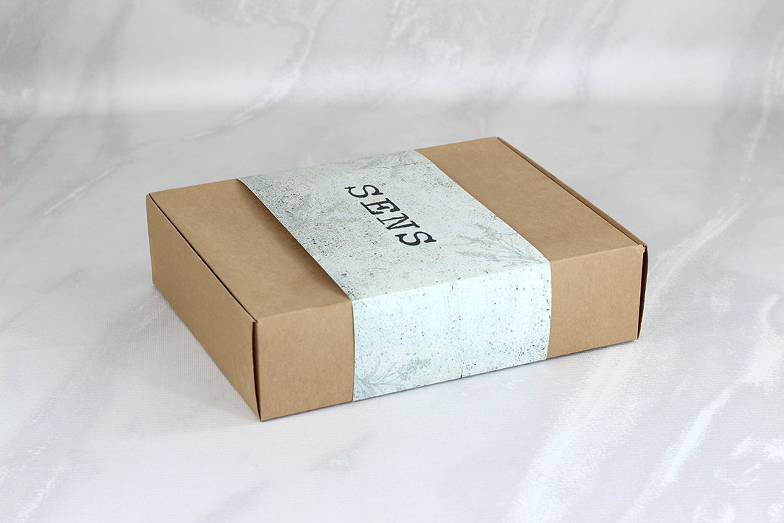 25 Cajas Cuadradas KraftBack+ Cintillo Personalizado. Medidas: 29x23x8cm