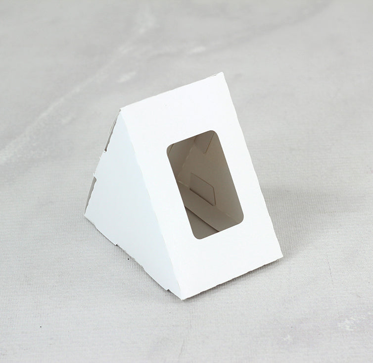 Ciento de Cajas para Reloj (No incluye almohada) Medidas: 7x11x10 cm.