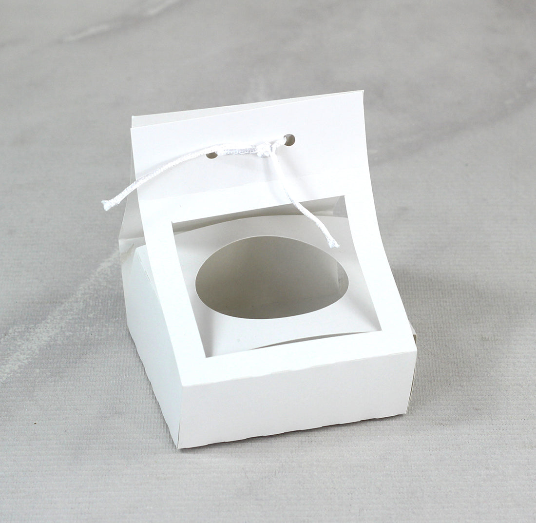 Ciento de Cajas para Candela Aromática, Medidas: 10x10x4 cm. Medidas Círculo: 6.5 cm.