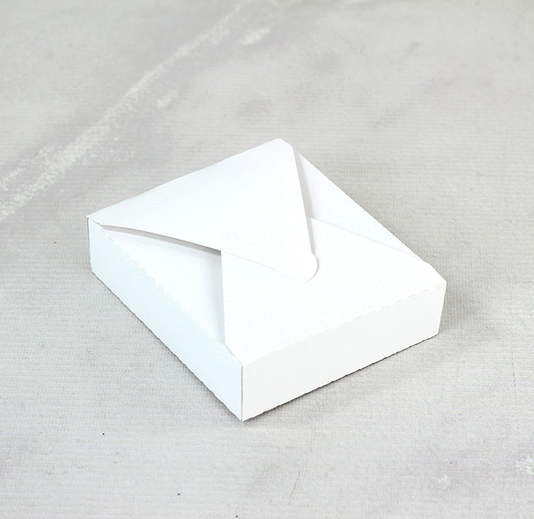 Ciento de Cajas Rectangulares con Cierre de Pestaña, Medidas: 10x12x3 cm.