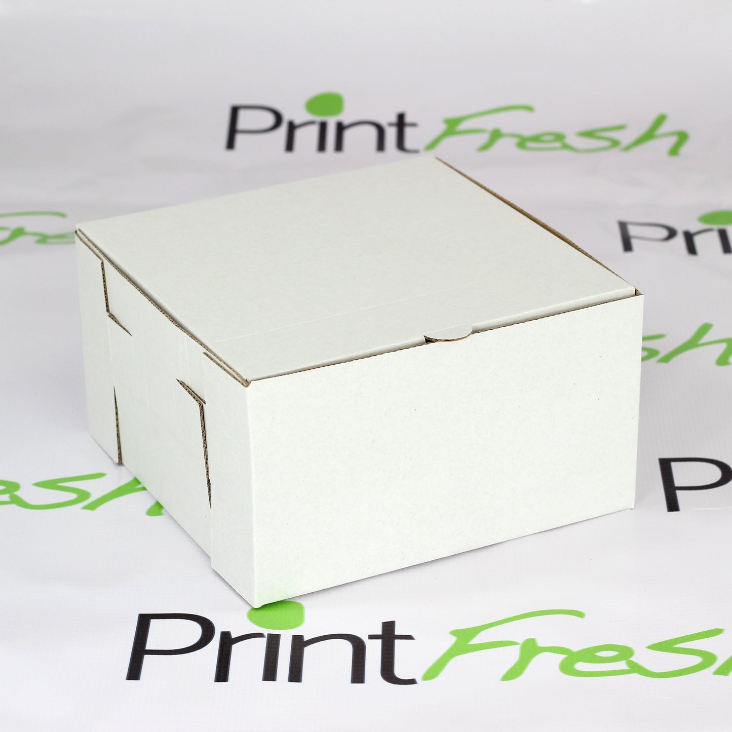 200 Cajas Blancas para Gorras, de Carton Micro Corrugado. Medidas: 21x21x12 cm.