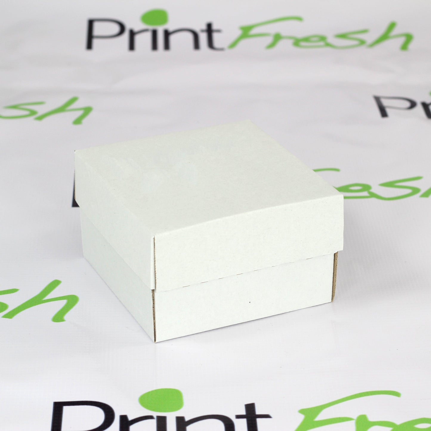 200 Cajas Blancas de Carton Micro Corrugado Medidas: 13x13x8 cm.