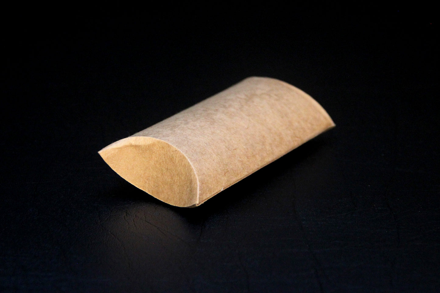 Millar de Cajitas Tipo Almohada Pequeñas en Kraft o Texcote. MEDIDAS: 2X4 pulgadas