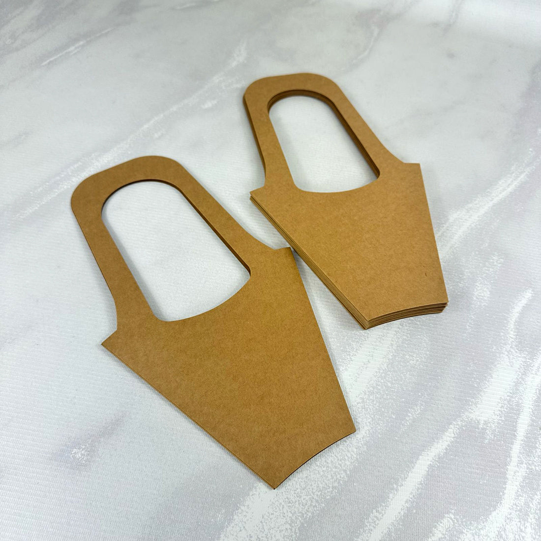 25 Empaques en kraft tipo Canasta para Flores Medida: 19x35 cm