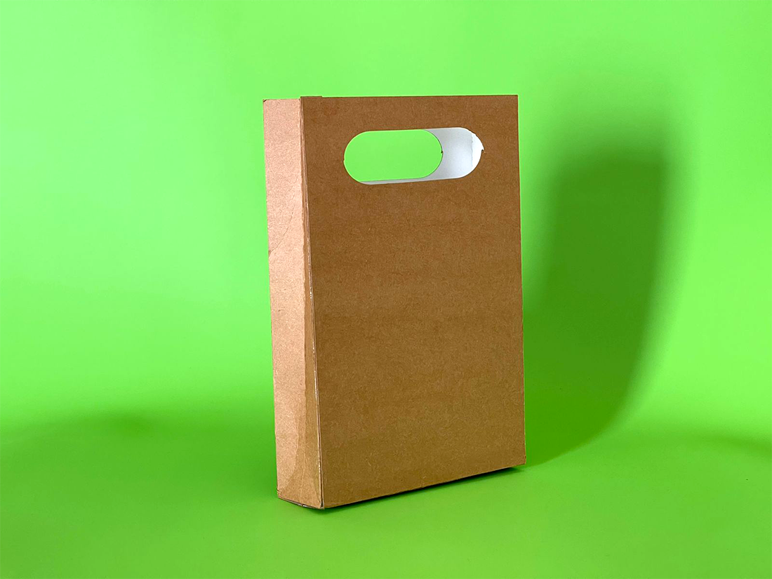 Ciento de Cajas Verticales Kraft Back. MEDIDAS: 17x25x5 cm.