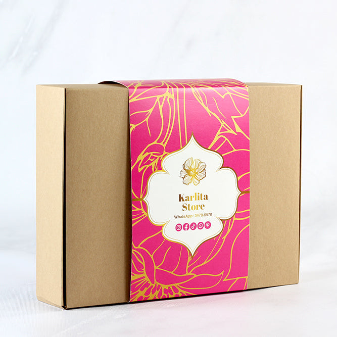 Ciento de Caja en Kraft Grande con Cintillo Personalizado. Medidas: 29x23x8 cms