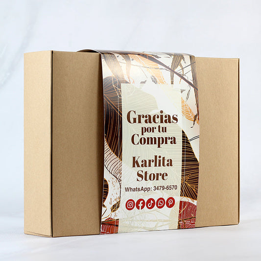Ciento de Caja en Kraft Grande con Cintillo Personalizado. Medidas: 29x23x8 cms