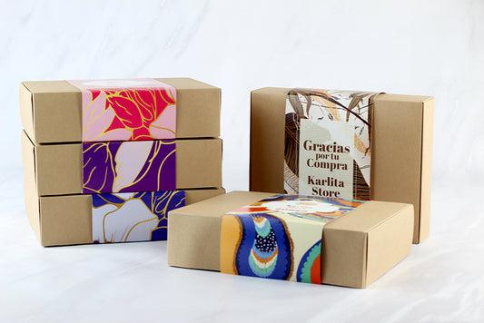 25 Cajas en Kraft Grande con Cintillo Personalizado. Medidas: 29x23x8 cms
