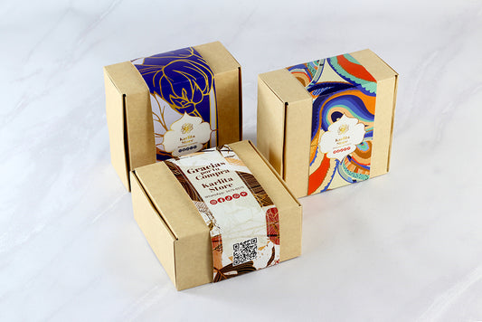 25 Cajas Cuadradas KraftBack+ Cintillo Personalizado. Medidas: 17.5x17.5x9cm