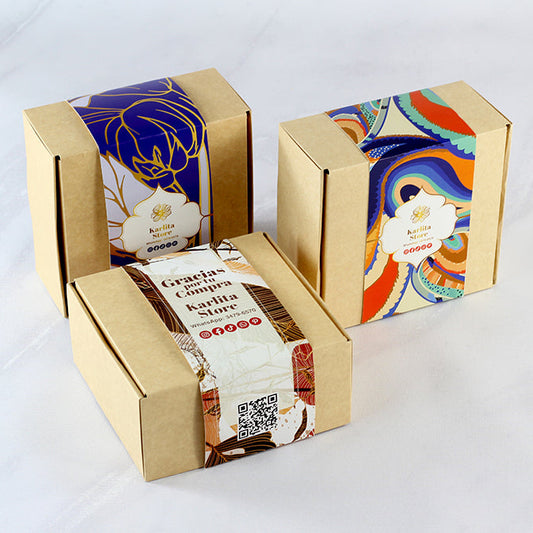 25 Cajas Cuadradas KraftBack+ Cintillo Personalizado. Medidas: 17.5×17.5x9cm