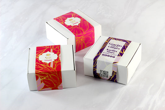 Ciento Cajas Cuadradas KraftBack+ Cintillo Personalizado. Medidas: 17.5x17.5x9cm
