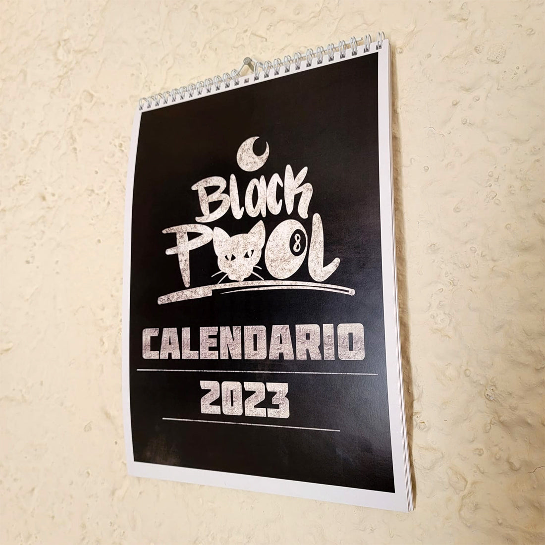 25 Calendarios Tamaño 8.5x12 pulgadas Con Colgador Metálico y 13 hojas