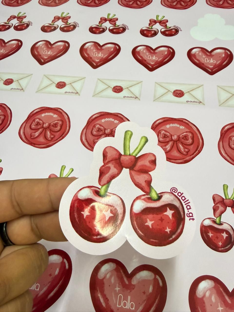 Ciento de Stickers Semitroquelados. Medidas 2.5 pulgadas.