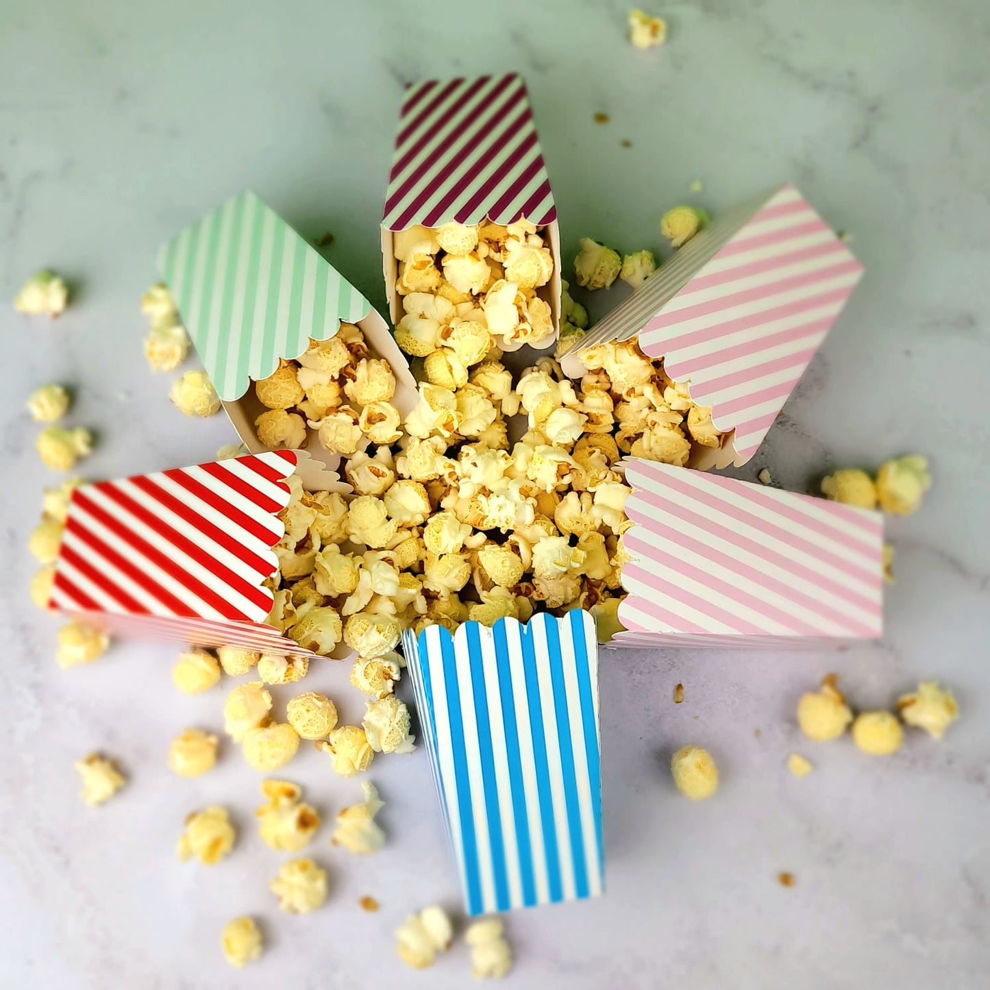 Ciento de Cajas para POP-CORN  Personalizadas Medidas: 6x12 CM.