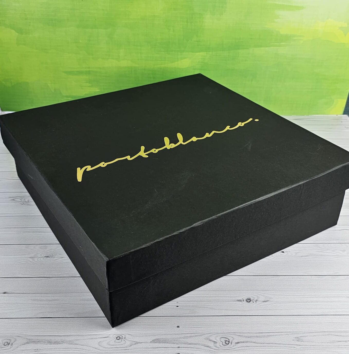 12 Cajas Rígidas de Cartón Chip con Vinil Adhesivo Medidas:30x30x9cm.
