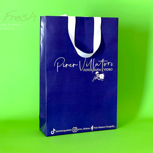 Ciento De Bolsas Boutique Full Color Verticales LAMINADAS Medidas: 22x34x8 cm.