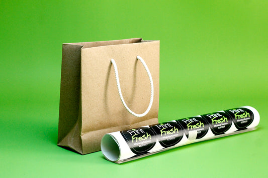 Millar de Bolsas Kraft Medianas. Incluye 1000 Stickers. Medidas: 22×25x10 cm.