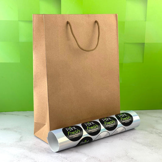Ciento de Bolsas Kraft Premium Medianas, con 100 Stickers. Medidas: 28x37x12 cm