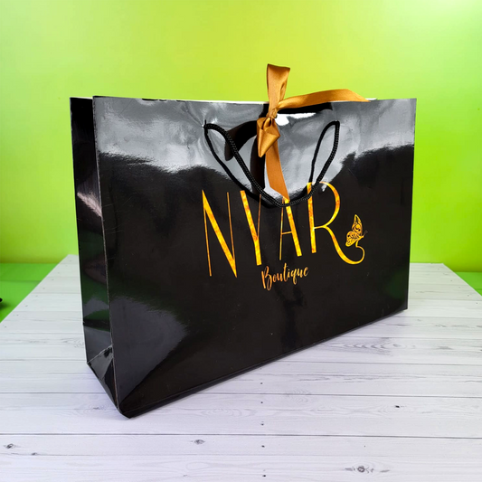 Ciento de Bolsas Boutique Impresas con Listón Medidas: 38x24x9cm.