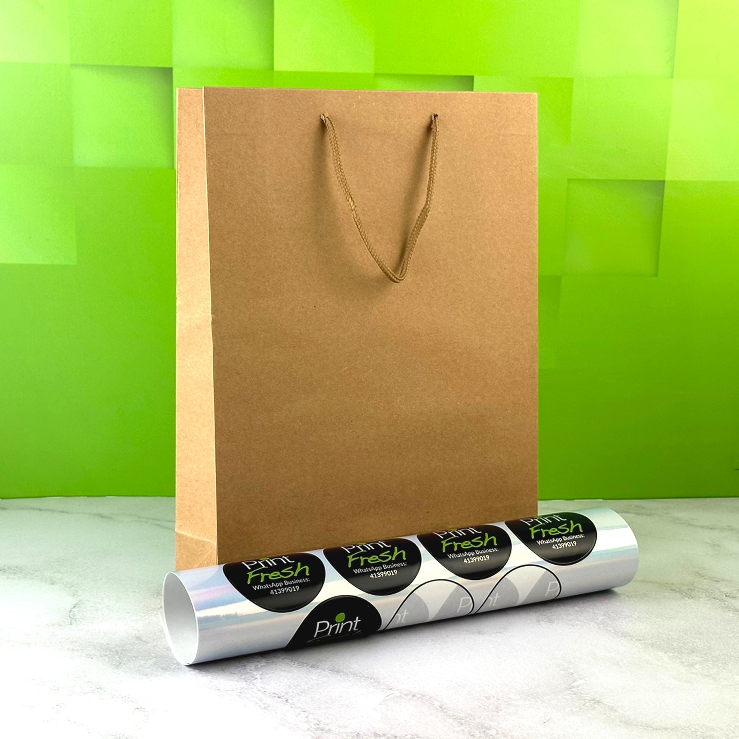 Ciento de Bolsas Kraft Premium Pequeñas Medidas: 24x33 cm, con 100 Stickers de 2.5 pulgadas