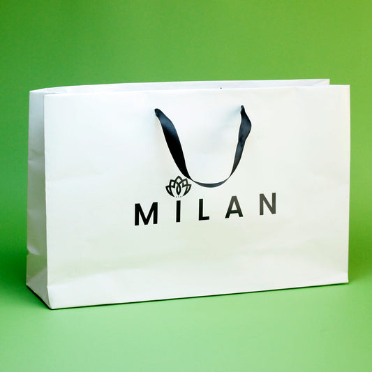 Ciento de Bolsas Boutique Impresas con Listón Medidas: 38x24x9cm.