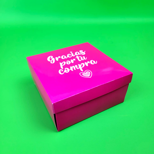 Ciento de Cajas Laminadas Full Color Cuadradas Fuscia Medidas:12.5x12.5x6.5 cm.