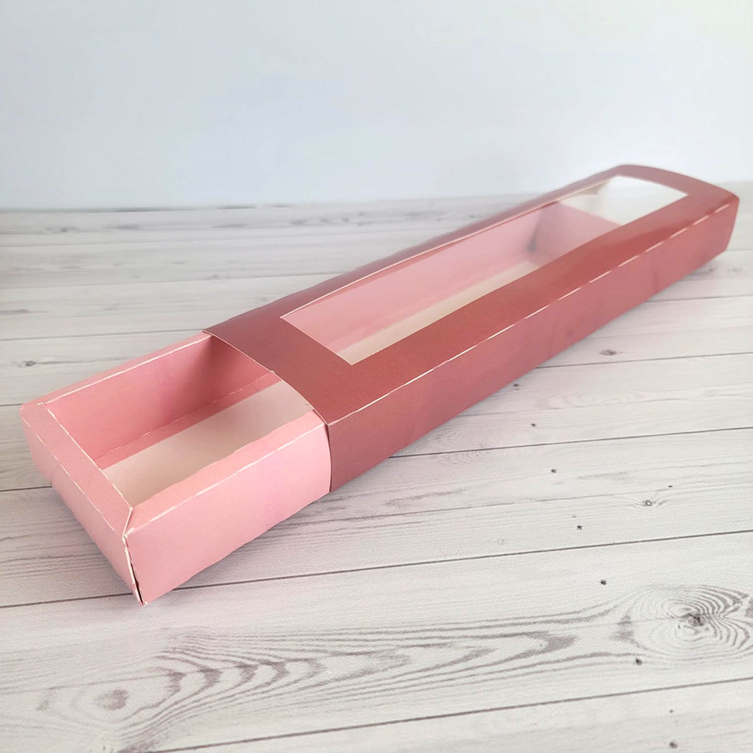 Ciento de Cajas 2 Piezas con Ventana de Acetato para Chocolates o Joyería Medidas: 29.5x3x 7.75 cm.