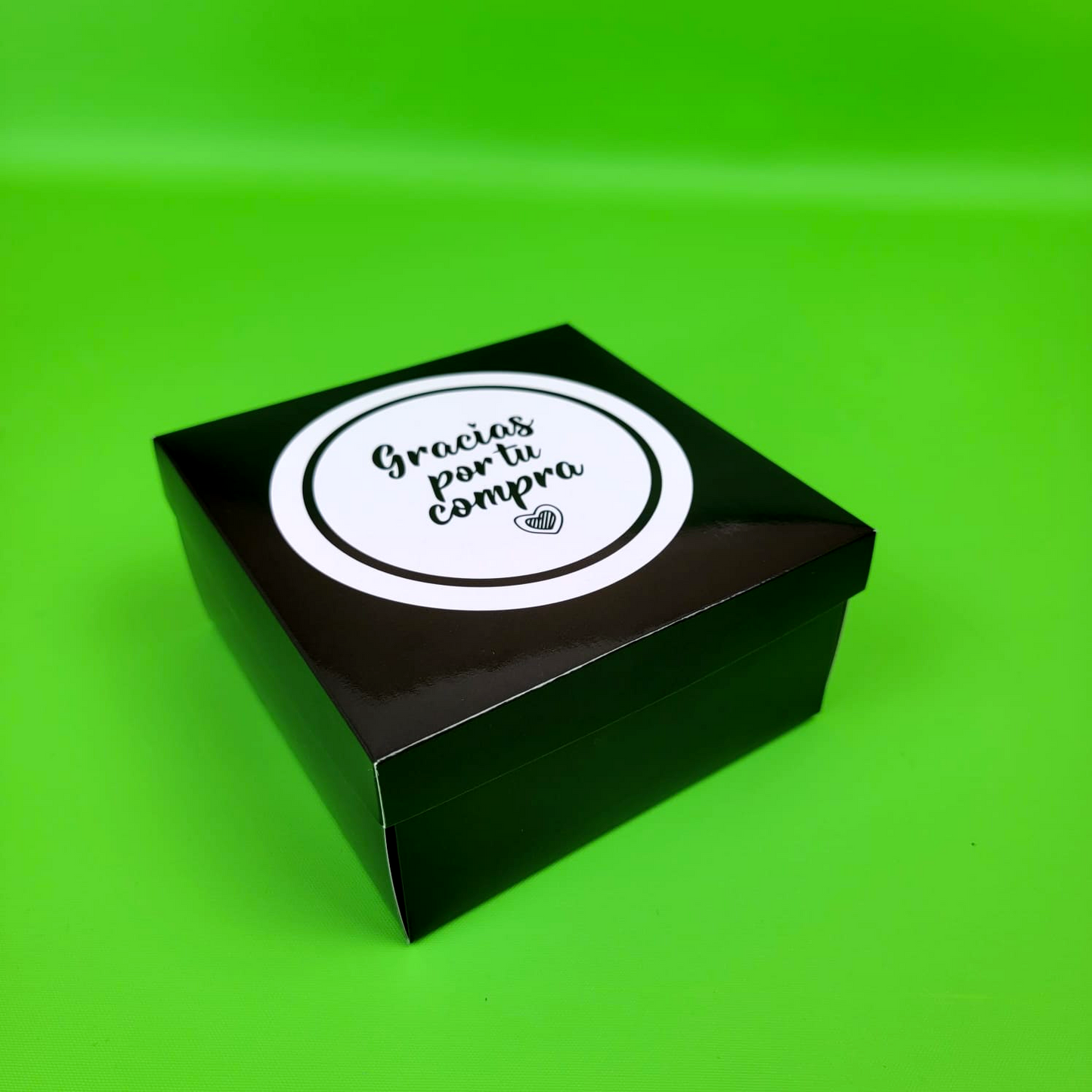 Ciento de Cajas Laminadas Full Color Cuadradas Negra Medidas:12.5x12.5x6.5 cm.