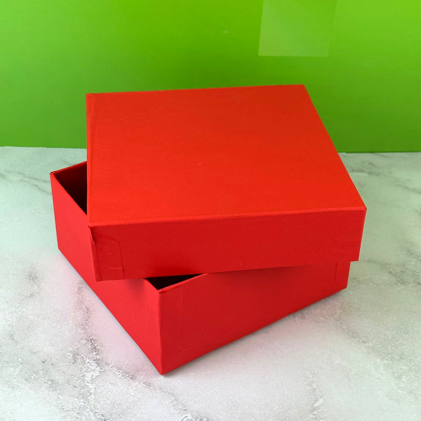 12 Cajas Rígidas de Cartón Chip y Vinil Adhesivo. Medidas:20x20x10 cm.
