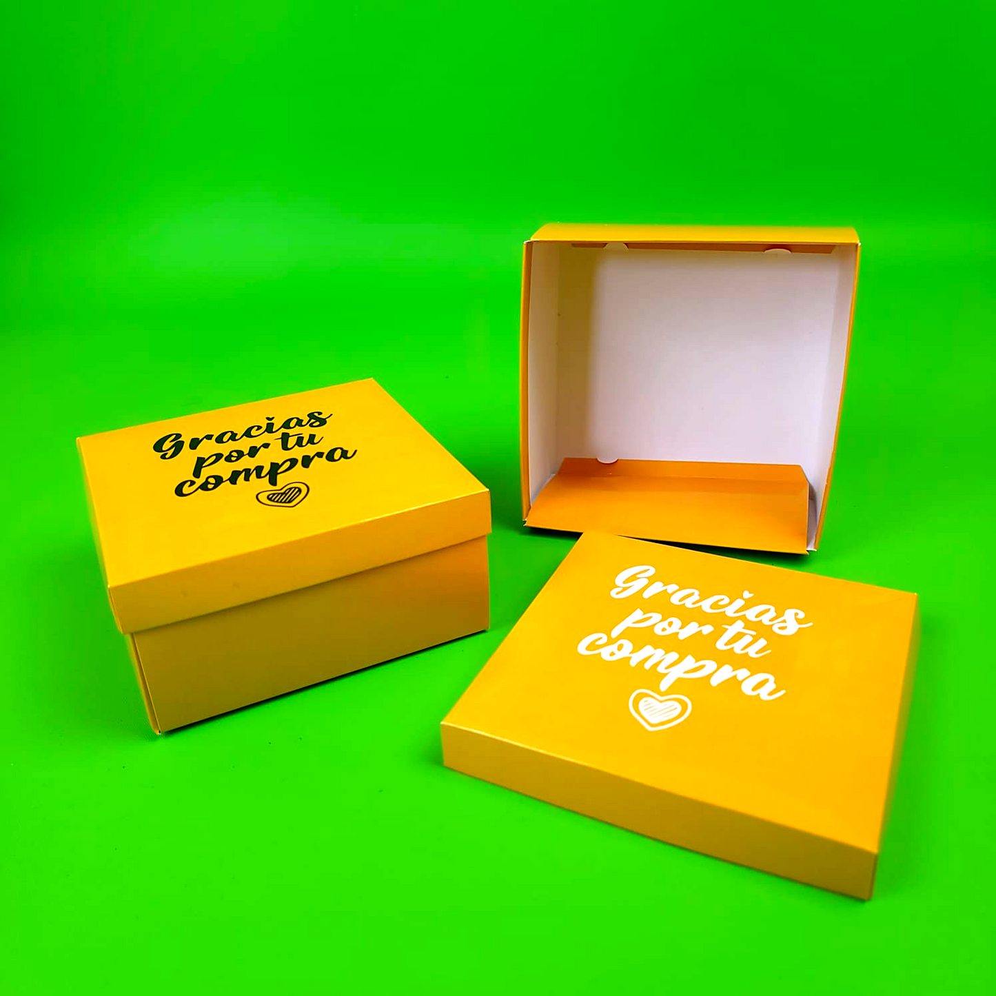 Ciento de Cajas Laminadas Full Color Cuadradas Medidas:12.5×12.5×6.5 cm.