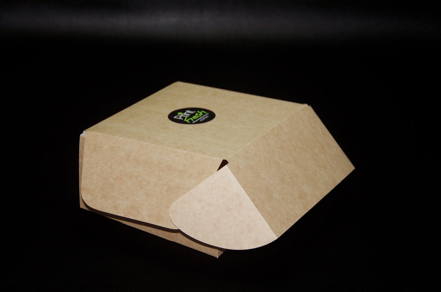 Ciento de Caja Cuadrada en Kraftback con Textura Medidas: 19x17.5x9 cm.
