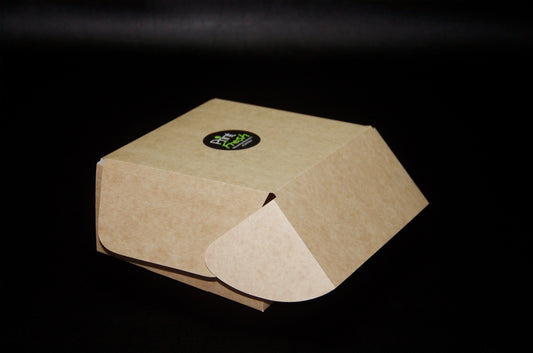 Ciento de Caja Cuadrada en Kraftback con Textura Medidas: 19x17.5x9 cm.
