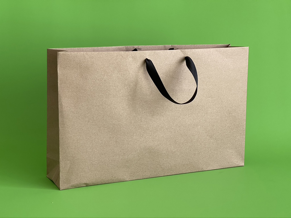 Ciento de Bolsas Kraft Tipo Boutique sin Impresión Medidas: 37X22.59 cm.