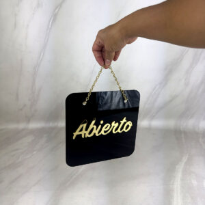 Rótulo 3D en Acrílico Negro, Abierto y Cerrado, incluye cadena. Medidas: 21x21cm