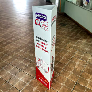 Toten Tríptico en Corroplast y Vinil Adhesivo Medidas: 38x38x38x1.50 cm